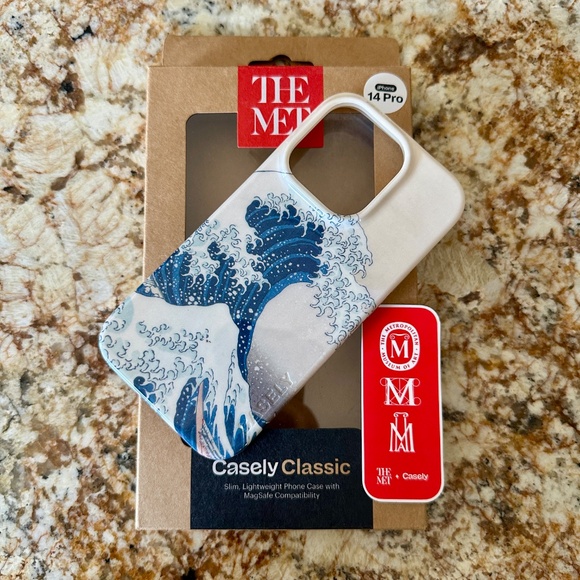 THE MET + CASELY | Limited Edition The Great Wave Case for iPhone 14 Pro - Picture 4 of 6